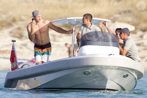 Le boxeur ukrainien Wladimir Klitschko passe des vacances avec des amis dont le tennisman espagnol Fernando Verdasco à bord d'un yacht a Formentera le 22 juillet 2013