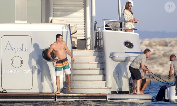 Le boxeur ukrainien Wladimir Klitschko passe des vacances avec des amis dont le tennisman espagnol Fernando Verdasco à bord d'un yacht a Formentera le 22 juillet 2013