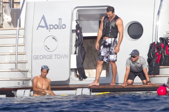 Le boxeur ukrainien Wladimir Klitschko passe des vacances avec des amis dont le tennisman espagnol Fernando Verdasco à bord d'un yacht a Formentera le 26 juillet 2013