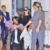 Brad Pitt et Angelina Jolie arrivant à l'aéroport de Tokyo-Haneda avec trois de leurs enfants (Pax, Knox et Vivienne), le 28 Juillet 2013