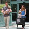 Exclusif - Alyson Hannigan et son mari Alexis Denisof en pleine séance de shopping avec leurs filles Satyana et Keeva à Los Angeles, le 26 Juillet 2013.