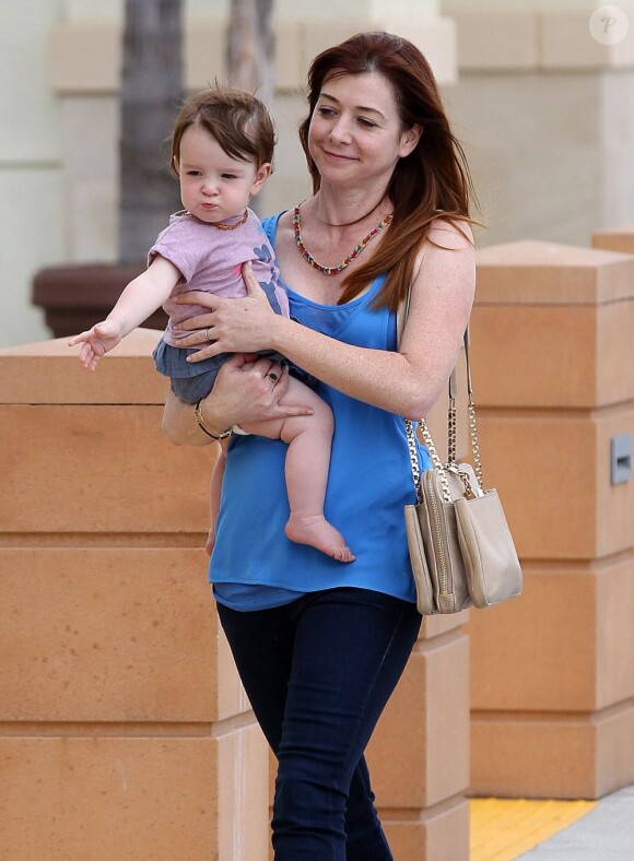 Exclusif - Alyson Hannigan et son mari Alexis Denisof en pleine séance de shopping avec leurs filles Satyana et Keeva à Los Angeles, le 26 Juillet 2013.