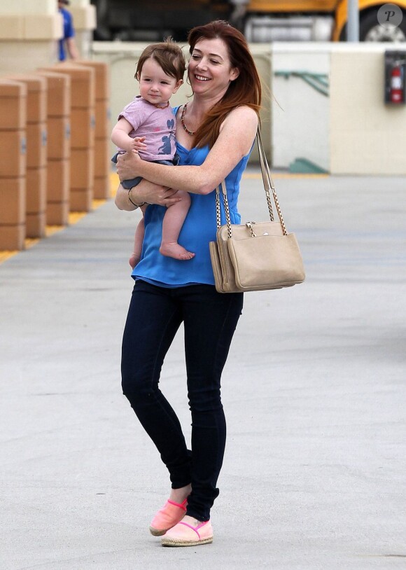 Exclusif - Alyson Hannigan et son mari Alexis Denisof en pleine séance de shopping avec leurs filles Satyana et Keeva à Los Angeles, le 26 Juillet 2013.