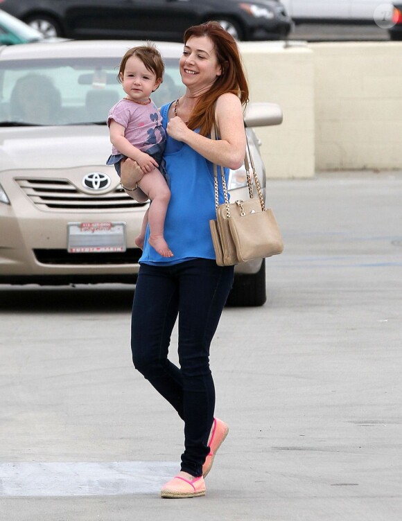 Exclusif - Alyson Hannigan et son mari Alexis Denisof en pleine séance de shopping avec leurs filles Satyana et Keeva à Los Angeles, le 26 Juillet 2013.