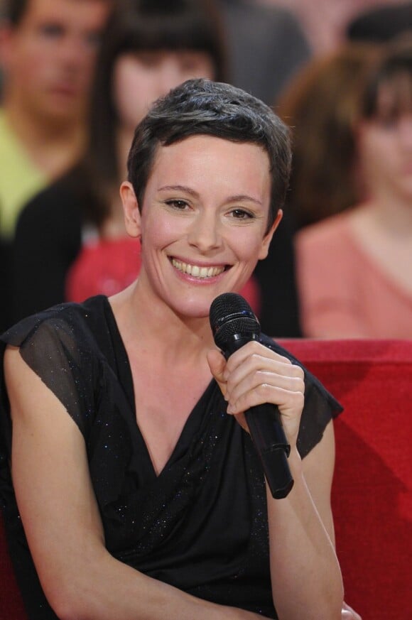 Emily Loizeau - Enregistrement de l'émission "Vivement Dimanche" à Paris le 19 décembre 2012.