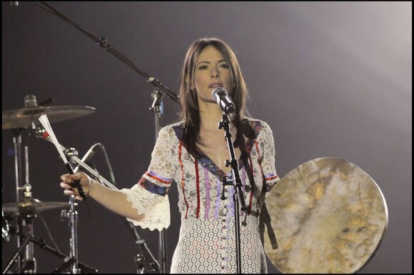 Emily Loizeau - 25e Victoires de la musique. Le 6 mars 2010.