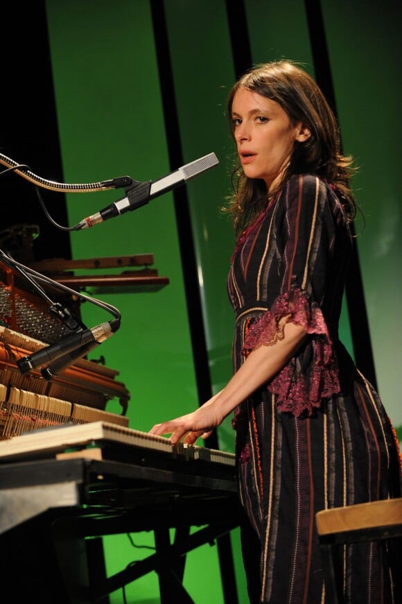 Emily Loizeau au festival Voix de Fête à Genève. Mars 2010.