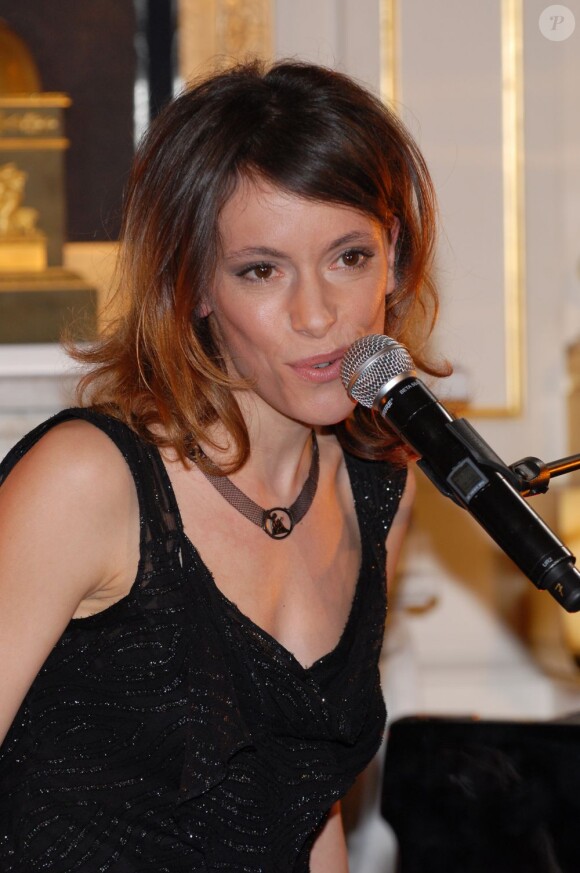 Emily Loizeau a chanté lors de l'annonce des nominés aux Victoires de la musique. Le 31 janvier 2008.
