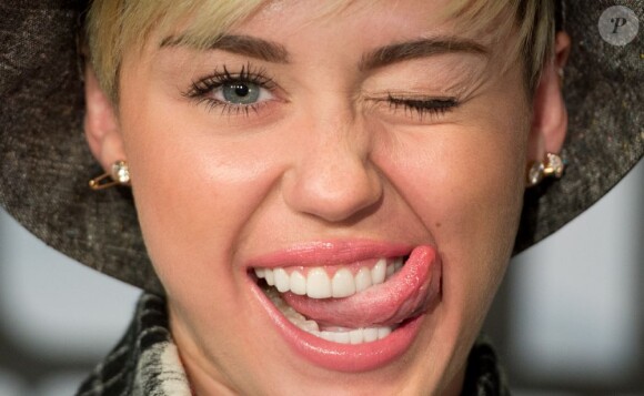 La jeune Miley Cyrus a été photographiée lors de son arrivée à une station de radio située à Bad Vilbel, non loin de Francfort en Allemagne. Le 22 juillet 2013