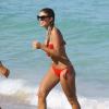 Natasha Oakley se détend sur une plage à Miami, le 29 juillet 2013.