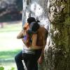 Phoebe Price et Ojani Noa passent du bon temps dans un parc de Los Angeles le 29 juillet 2013