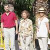 Le prince Felipe, la reine Sofia et l'infante Elena d'Espagne en visite à Andratx (pointe ouest de l'île de Majorque) dans la matinée du 31 juillet 2013 pour saluer les personnels de la lutte anti-incendies, sur le pied de guerre depuis plusieurs jours, et les populations déplacées suite aux incendies de la Sierra de la Tramuntana. Durant leur visite, un nouveau foyer s'est déclaré, heureusement vite maîtrisé.