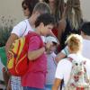 La reine Sofia d'Espagne déposant ses petits-enfants à leur école de voile, à Palma de Majorque, le 30 juillet 2013