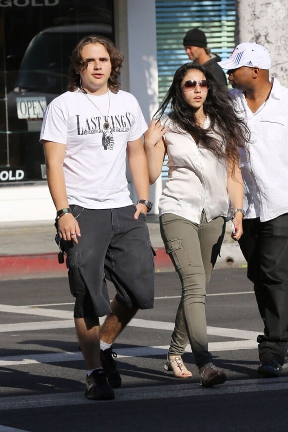 Prince Jackson en compagnie de sa petite amie Remi Alfalah et de la petite soeur de cette dernière en virée dans les rues de Los Angeles, le 31 juillet 2013.