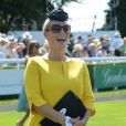 Zara Phillips rayonnante, enceinte de son premier enfant, lors du Ladies Day à l'hippodrome Glorious Goodwood de Chichester dans le West Sussex le 1er août 2013.