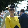 Zara Phillips rayonnante, enceinte de son premier enfant, lors du Ladies Day à l'hippodrome Glorious Goodwood de Chichester dans le West Sussex le 1er août 2013.