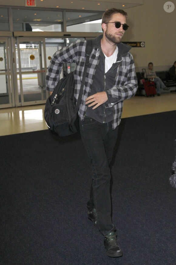 Robert Pattinson à l'aéroport de JFK à New York le 23 avril 2013