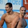 Jérémy Stravius devant Florent Manaudou à l'issue du relais 4x100 mètres lors des championnats du monde de Barcelone au Palau San Jordi, le 28 juillet 2013