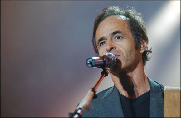 Jean-Jacques Goldman aux Francofolies de la Rochelle en 2004. Le chanteur revient dans le classement Ifop/JDD est arrive directement à la première place.