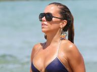 Sylvie Van Der Vaart : Sirène sexy et célibataire sur une plage de Saint-Tropez