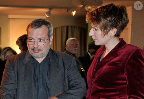 Natacha Polony avec son mari Périco Legasse lors de son intronisation dans la Confrérie des vins de Suresnes à l'hôtel de ville de Suresnes, le 18 janvier 2013.