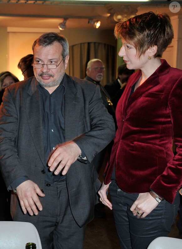 Natacha Polony en compagnie de son mari Périco Legasse lors de son intronisation dans la Confrérie des vins de Suresnes à l'hôtel de ville de Suresnes, le 18 janvier 2013.