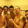 Donnie Wahlberg a posté une photo de lui et de ses amis des New Kids On The Block, Jordan McIntyre, Jordan Knight, Jonathan Knight et Danny Wood. Ils sont tous dénudés et moustachus. Juillet 2013.