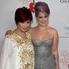 Kelly Osbourne et sa mère Sharon Osbourne assistent au 20e gala Race to Erase MS Love To Erase MS, à Century City, le 3 mai 2013.