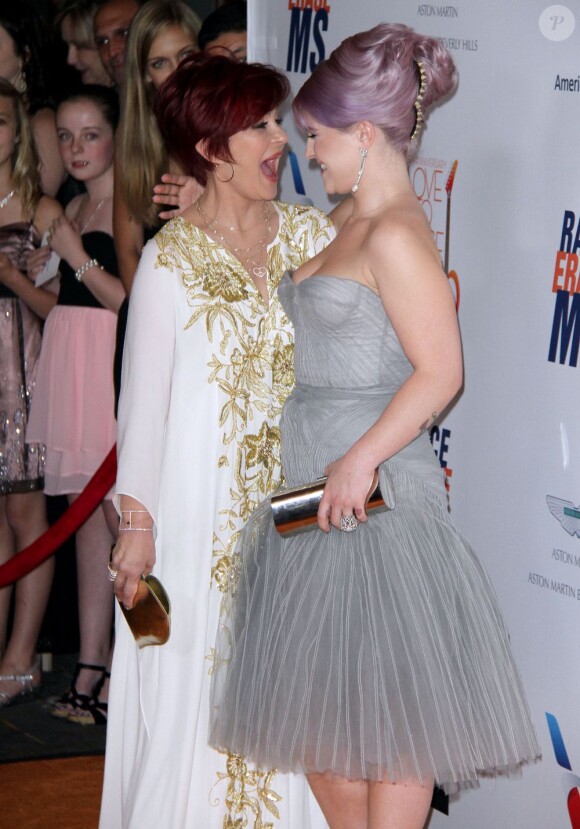 Kelly Osbourne et Sharon Osbourne assistent au 20e gala Race to Erase MS Love To Erase MS, à Century City, le 3 mai 2013.