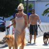 Pamela Anderson promène ses chiens en compagnie de son ex-mari Rick Salomon à Los Angeles le 5 juillet 2013.