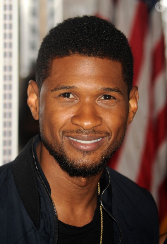 Le chanteur Usher visite l'Empire State Building à New York. Le 3 juillet 2013