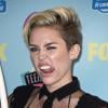 Miley Cyrus prend la pose en salle de presse à la cérémonie des Teen Choice Awards, à Los Angeles, le 11 août 2013.