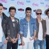 Le groupe One Direction prend la pose à la cérémonie des Teen Choice Awards, à Los Angeles, le 11 août 2013.