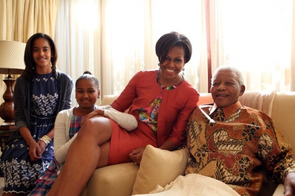 Michelle Obama et ses filles Sasha et Malia avec Nelson Mandela à Houghton, Johannesburg le 21 juin 2011