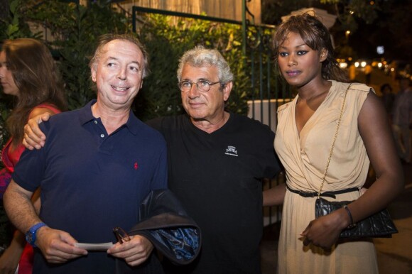 Michel Boujenah, Philippe Chevallier et sa compagne Tiffany à Ramatuelle le 11 août 2013.