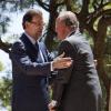 Le roi Juan Carlos Ier d'Espagne recevant le chef du gouvernement Mariano Rajoy au palais Marivent, à Palma de Majorque, le 9 août 2013 pour la traditionnelle audience estivale.