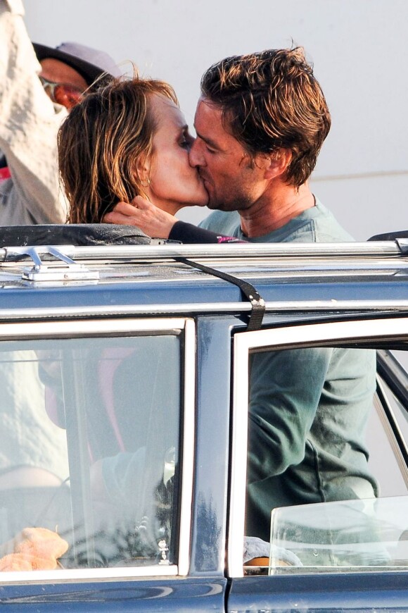 Helen Hunt et Luke Wilson en couple sur le tournage du film "Ride" à Venice Beach, le 15 août 2013.