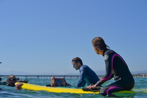 Luke Wilson et Helen Hunt sur le tournage du film "Ride" à Venice Beach, le 15 août 2013.