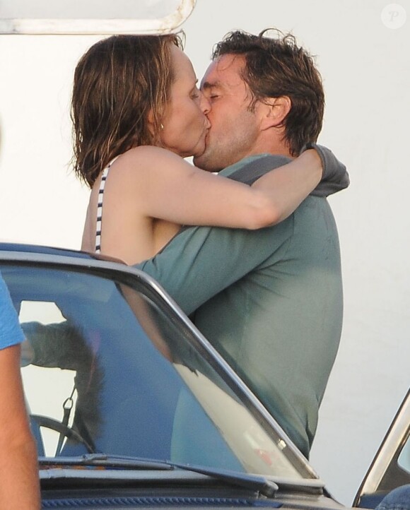 Helen Hunt et Luke Wilson s'embrassent sur le tournage du film "Ride" à Marina Del Rey, Los Angeles, le 15 août 2013.