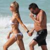 Laura Cremaschi et son petit ami Andrea Perone sur une plage de Miami, le 18 août 2013.