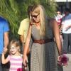 Exclusif - Busy Philipps et son mari Marc Silverstein vont chercher leur fille aînée Birdie à son cours de danse à West Hollywood, le 15 août 2013.