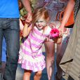 Exclusif - Busy Philipps et son mari Marc Silverstein vont chercher leur fille Birdie à son cours de danse à West Hollywood, le 15 août 2013.