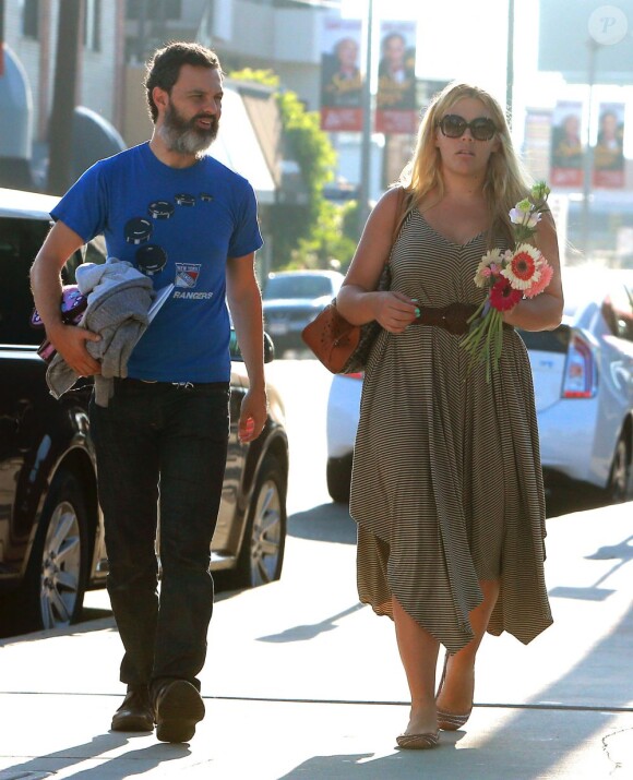 Exclusif - L'actrice Busy Philipps et son mari Marc Silverstein vont chercher leur fille Birdie à son cours de danse à West Hollywood, le 15 août 2013.