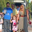 Exclusif - Busy Philipps et son mari Marc Silverstein vont chercher leur fille Birdie à son cours de danse à West Hollywood, le 15 août 2013.