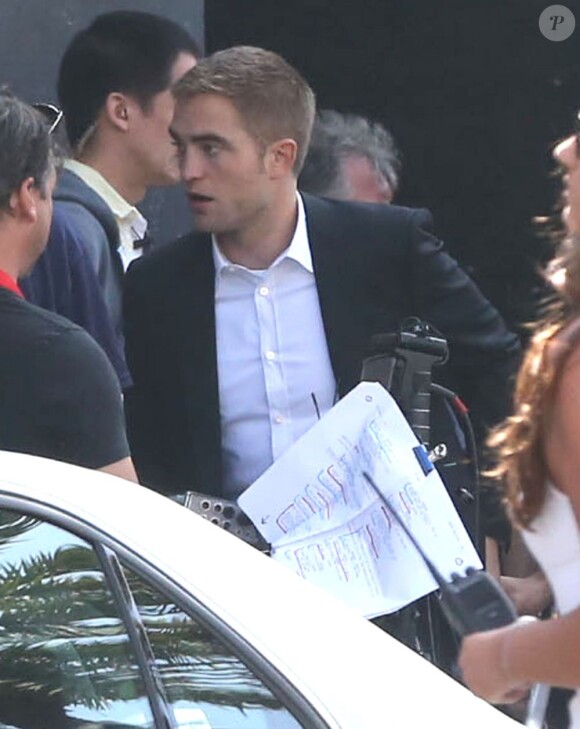 Exclusif - Robert Pattinson est sur le tournage du film "Maps to the Stars" à Beverly Hills, Los Angeles, le 19 août 2013.