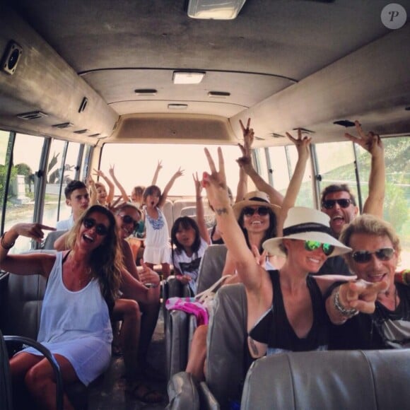Johnny Hallyday, Laeticia et toute leur tribu sur l'île d'Anguilla le 16 août 2013.