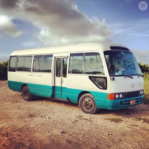 Le bus des Hallyday sur l'île d'Anguilla le 16 août 2013.