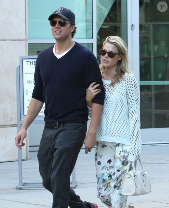 Ali Larter et son mari Hayes MacArthur vont au cinéma à Hollywood, le 8 août 2013.