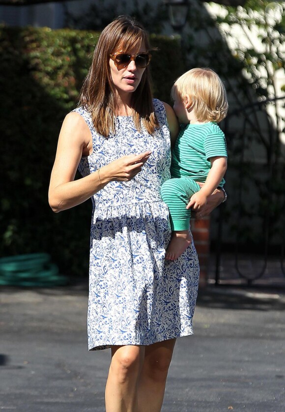 Jennifer Garner seule avec son fils Samuel à Pacific Palisades, le 21 août 2013.