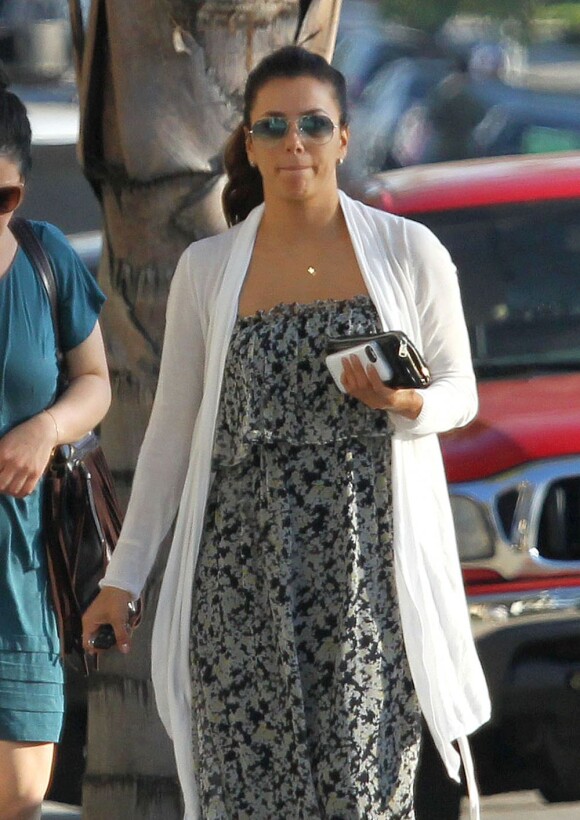 Exclusif - Eva Longoria, sans maquillage, se rend à l'église où elle a rencontré Amaury Nolasco à North Hollywood, le 17 août 2013.